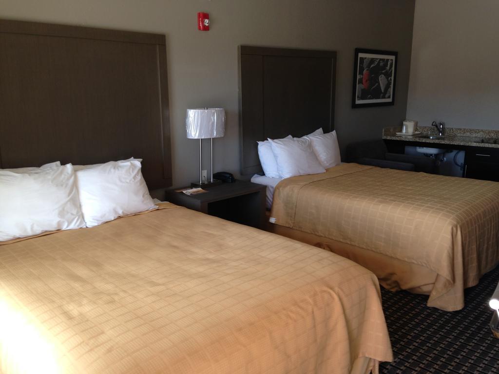 Scottish & Cotulla, Tx Hotel